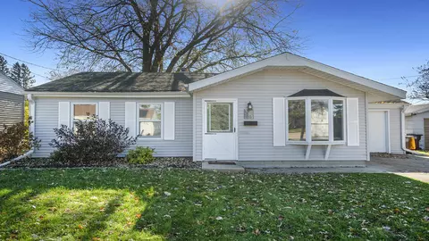 423 Hill St, Mount Morris, IL 61054