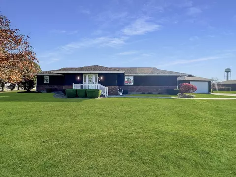 326 N Park St, Gifford, IL 61847