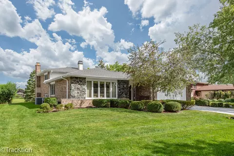 2960 Spring Green Dr, Darien, IL 60561