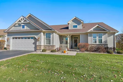 11462 Stonewater Xing, Huntley, IL 60142