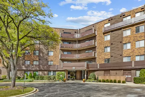 850 Wellington Ave #301, Elk Grove Village, IL 60007