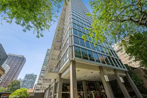 339 W Barry Ave #4B, Chicago, IL 60657