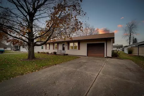 13 Ponderosa Dr, Streator, IL 61364