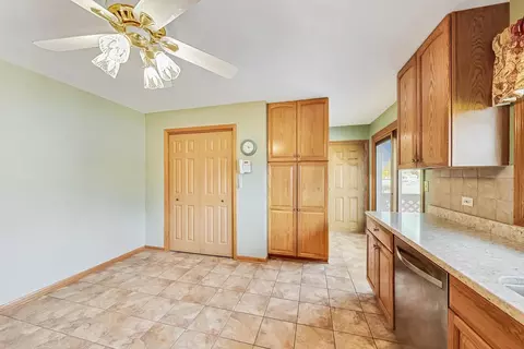 8 N581 Stevens Rd, Elgin, IL 60124 photo 10