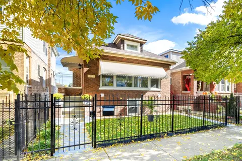 1053 N Saint Louis Ave, Chicago, IL 60651