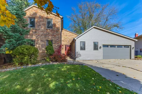 10 Devon Rd, Bloomington, IL 61704