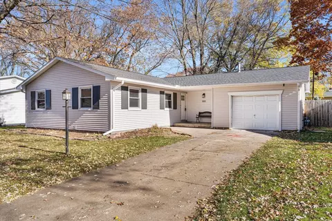 1810 Rebecca Dr, Champaign, IL 61821