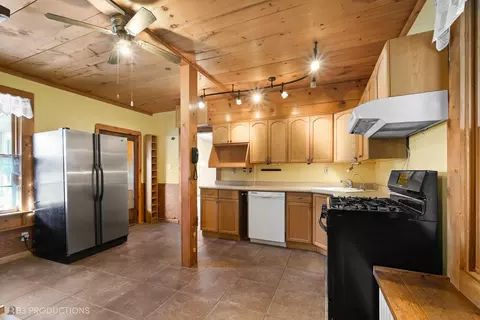 223 E 17th St, Lockport, IL 60441 photo 2
