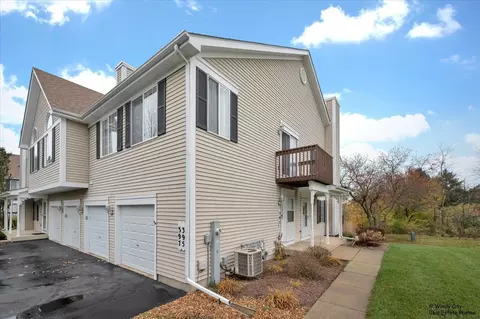 397 Lowell Dr #397, South Elgin, IL 60177