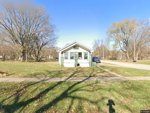 1654 E Locust St, Decatur, IL 62521 photo 1