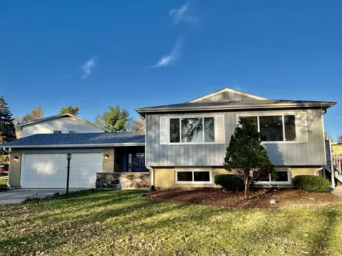 8781 Pleasant Ave, Hickory Hills, IL 60457