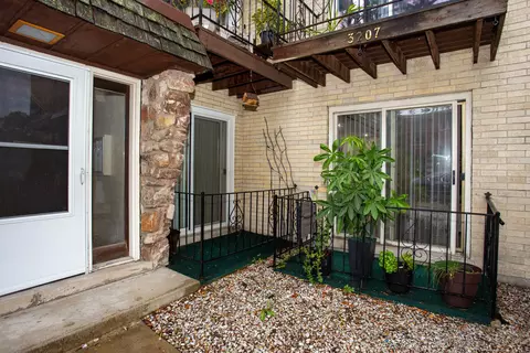 3207 N Nottingham Ave #1C, Chicago, IL 60634