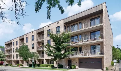724 12th St #108, Wilmette, IL 60091