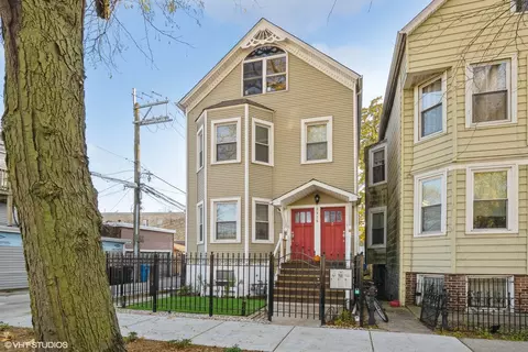 2415 W Fletcher St, Chicago, IL 60618