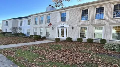 1166 Spring Garden Cir #66, Naperville, IL 60563
