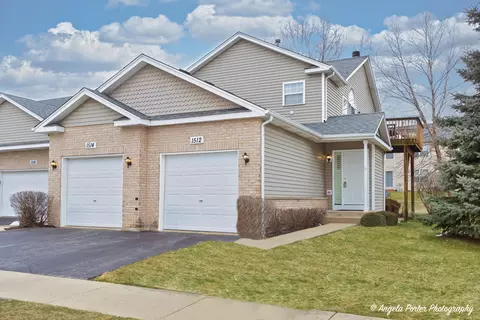 1512 Rhett Pl, Woodstock, IL 60098