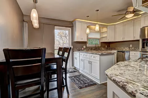 1024 E 8th St, Lockport, IL 60441 photo 4