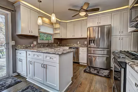 1024 E 8th St, Lockport, IL 60441 photo 2