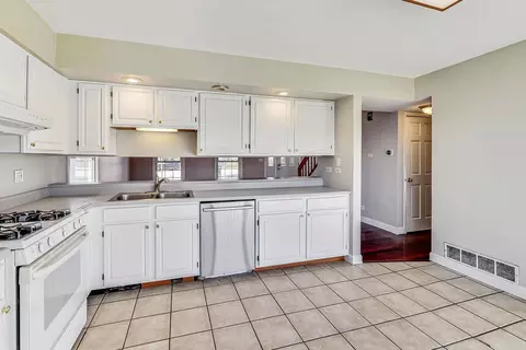 1328 Aspen Ct, Elgin, IL 60120 photo 6