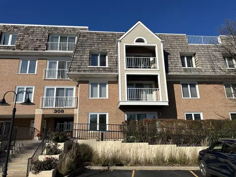 308 Happ Rd #110, Northfield, IL 60093