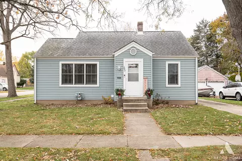 303 N Green St, Carpentersville, IL 60110