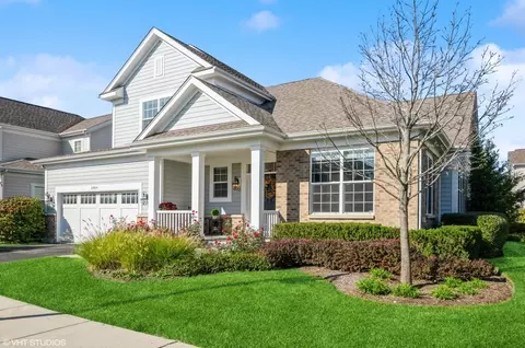 2884 Wilson Ln, Glenview, IL 60026
