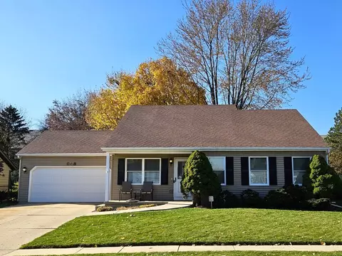 648 Alice Pl, Elgin, IL 60123