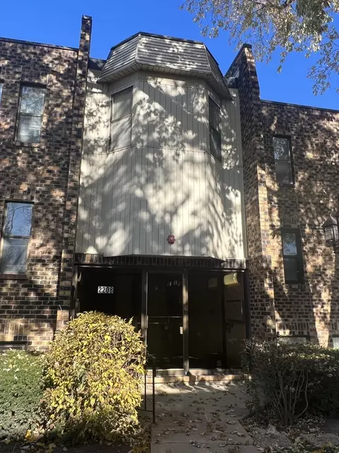 2208 Country Club Dr #16, Woodridge, IL 60517