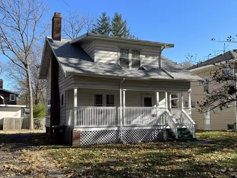 1004 S Busey Ave, Urbana, IL 61801