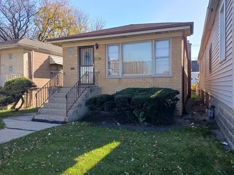 3303 W 51st St, Chicago, IL 60632