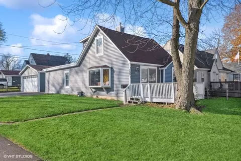 209 E Willow Dr, Round Lake Park, IL 60073