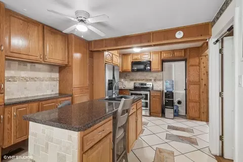 209 E Willow Dr, Round Lake Park, IL 60073 photo 5