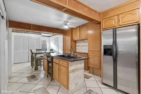 209 E Willow Dr, Round Lake Park, IL 60073 photo 4