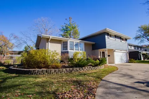 1503 Executive Ln, Glenview, IL 60025 photo 3