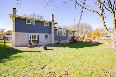 1503 Executive Ln, Glenview, IL 60025 photo 6
