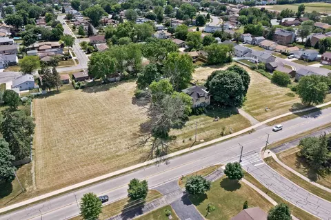 26 W241 Lies Rd, Carol Stream, IL 60188