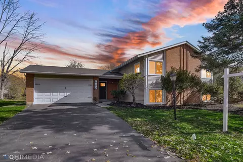 642 N Ashbury Ave, Bolingbrook, IL 60440