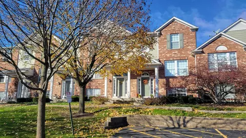 1139 Reserve Dr, Elgin, IL 60124 photo 3