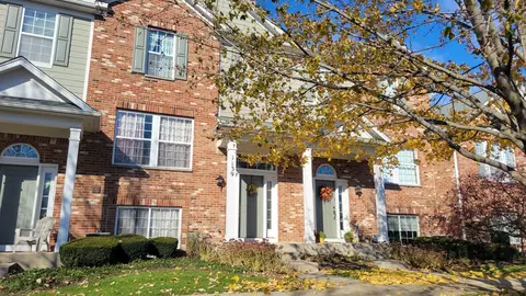 1139 Reserve Dr, Elgin, IL 60124 photo 2