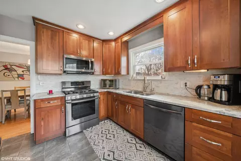 352 Harvey Ave, Des Plaines, IL 60016 photo 8