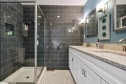 352 Harvey Ave, Des Plaines, IL 60016 photo 11