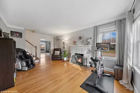 352 Harvey Ave, Des Plaines, IL 60016 photo 3