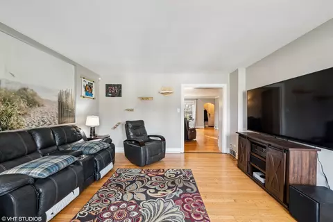 352 Harvey Ave, Des Plaines, IL 60016 photo 5