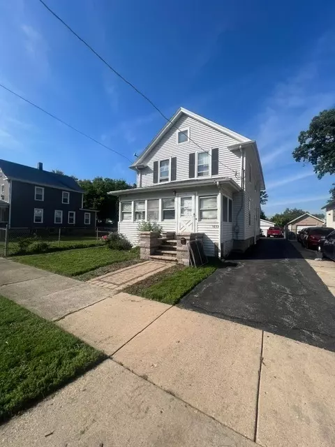 1032 Grove St, Aurora, IL 60505
