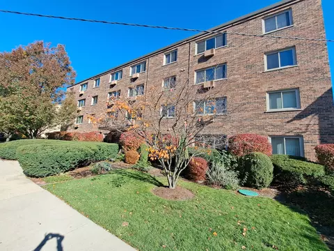477 Graceland Ave #4B, Des Plaines, IL 60016