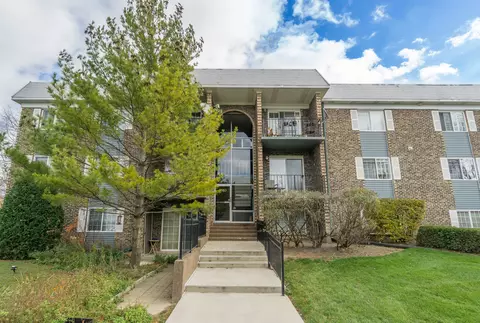1503 N Windsor Dr #103, Arlington Heights, IL 60004