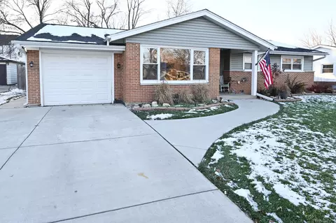 1212 Carswell Ave, Elk Grove Village, IL 60007