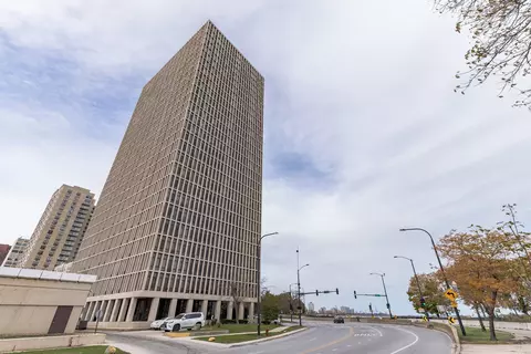 6700 S South Shore Dr #2J, Chicago, IL 60649