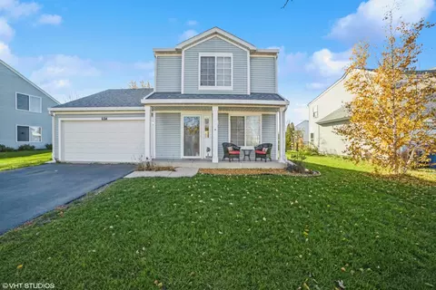 684 Fairview Ln, South Elgin, IL 60177