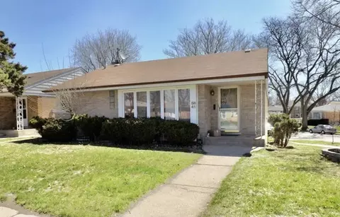 8641 Gross Point Rd, Skokie, IL 60077